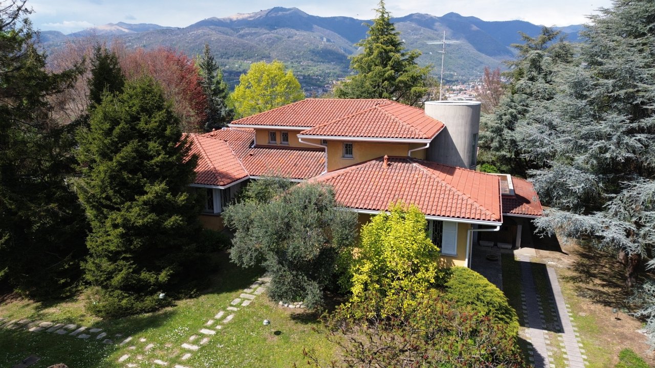 Vendita villa sul lago Monguzzo Lombardia foto 9