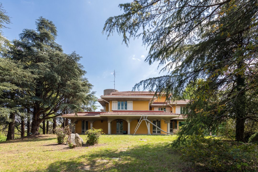 Vendita villa sul lago Monguzzo Lombardia foto 13