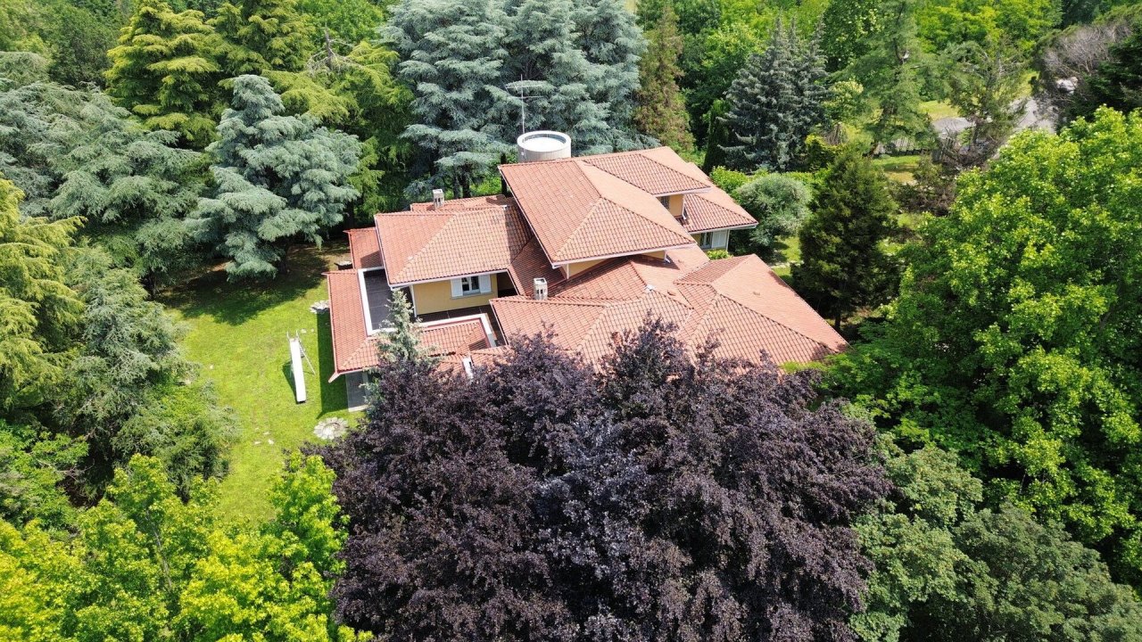 Vendita villa sul lago Monguzzo Lombardia foto 6