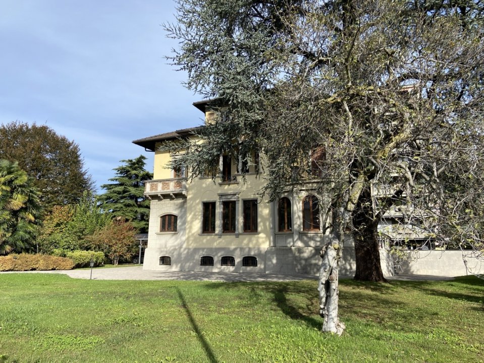 For sale villa in city Chiasso Ticino foto 1