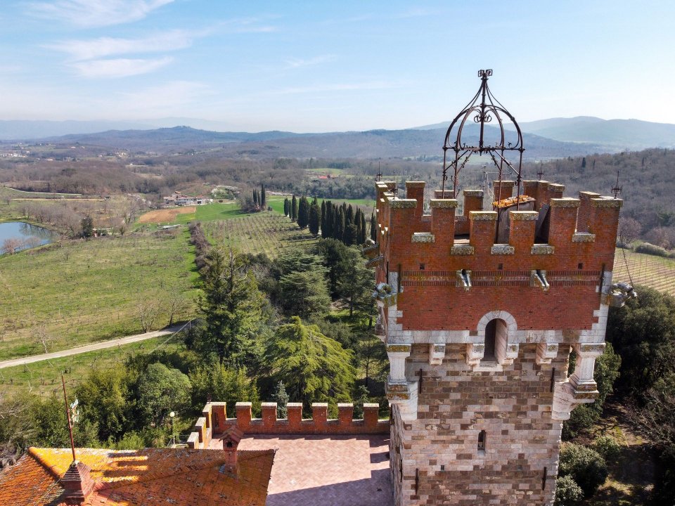 For sale castle in quiet zone Bucine Toscana foto 7