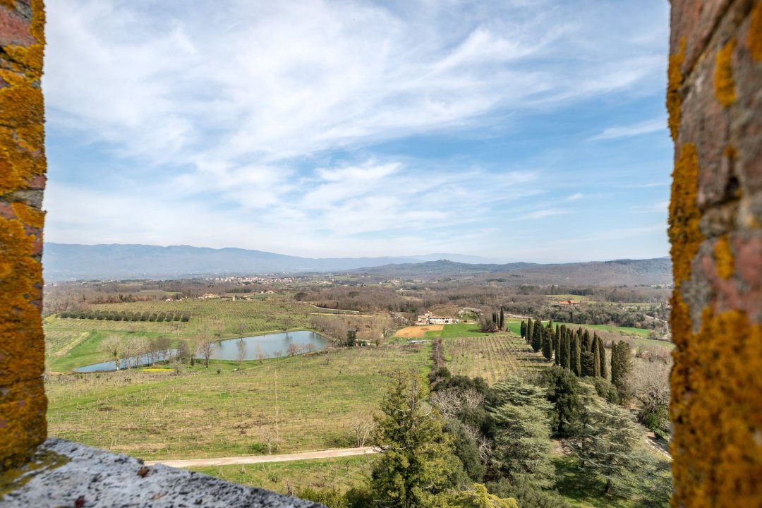 For sale castle in quiet zone Bucine Toscana foto 3